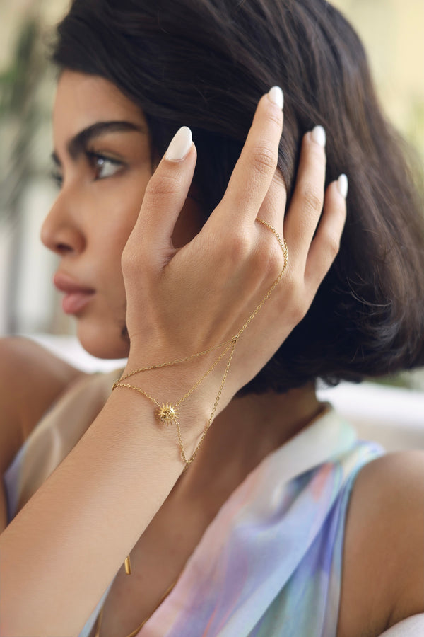 Bracelet de main doré Sarya