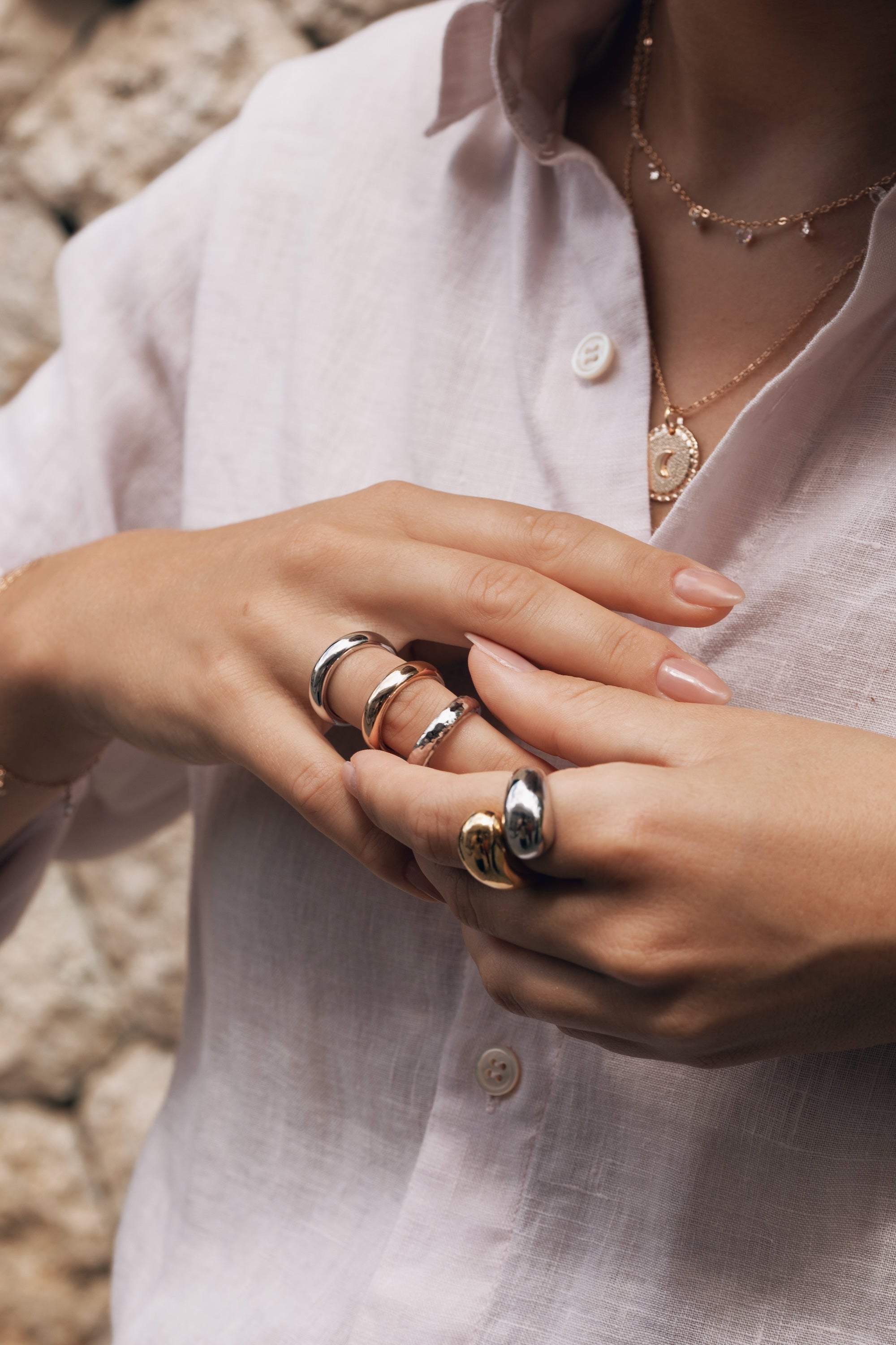 Bague en argent Arici épaisse et martelée - Bijou porté focus 