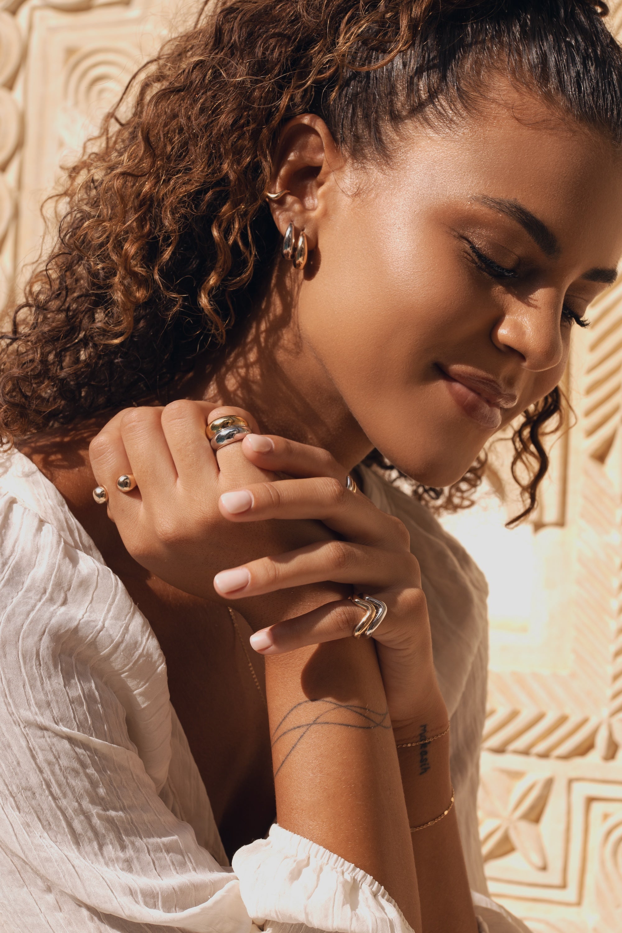 Bague en argent Dune forme ondulée - Bijou porté 