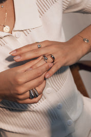 Bague dorée Amanda en forme de serpent avec zircon - Bijou porté focus 