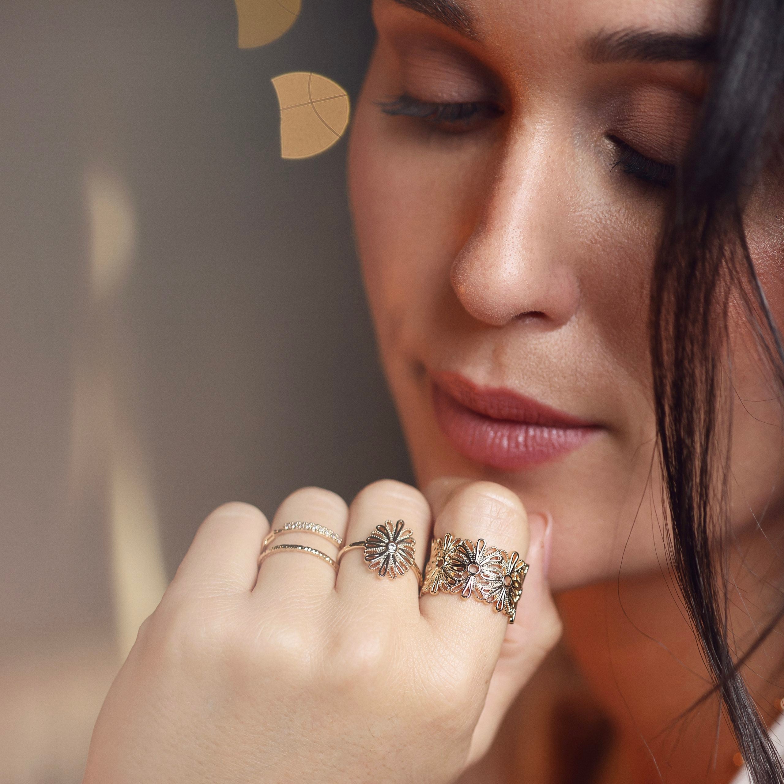 Bague dorée zircon SHAAN - Bijou porté