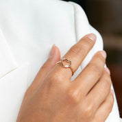  Bague coeur dorée zircons - Bijou porté 