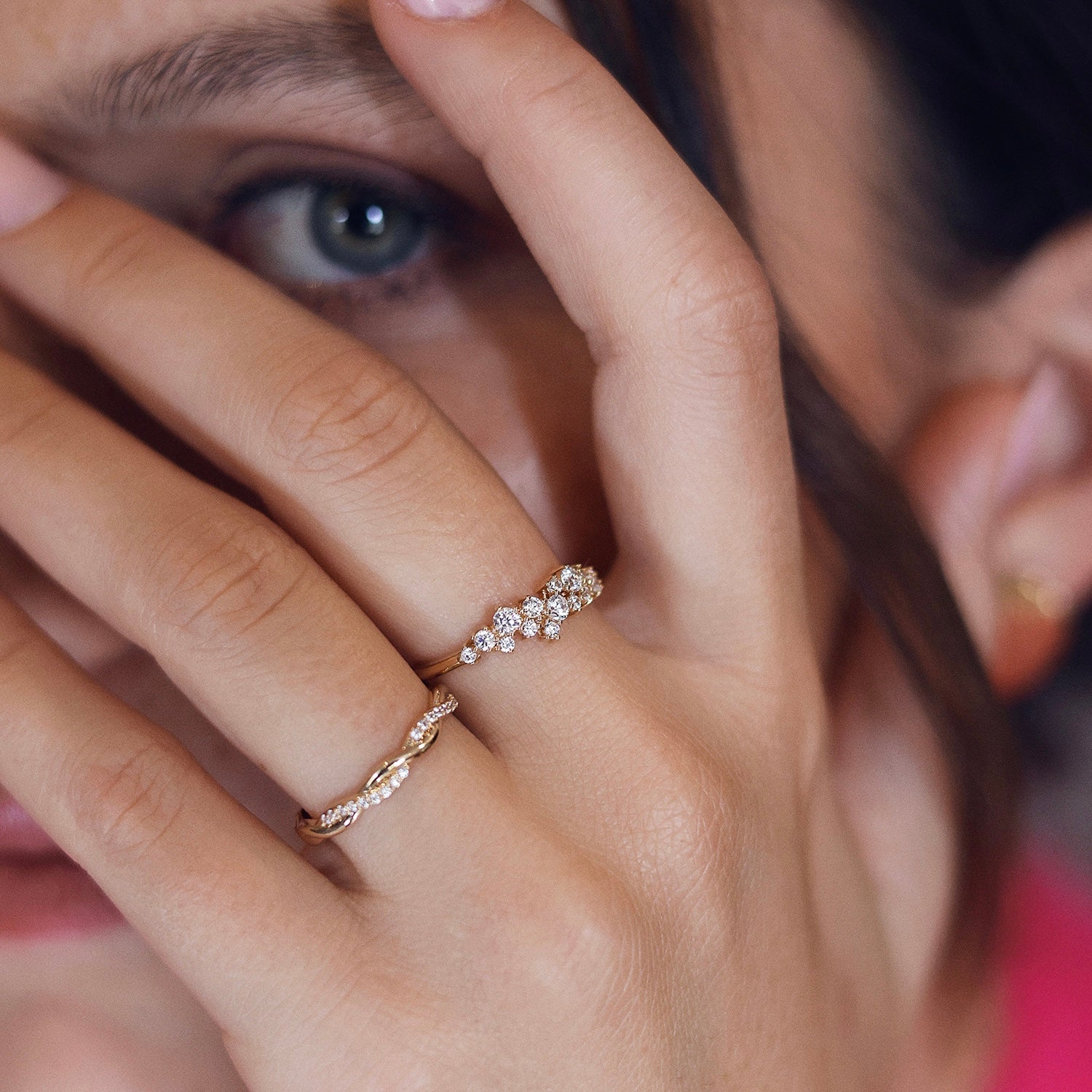 Bague dorée zircons NISRINE - Bijou porté