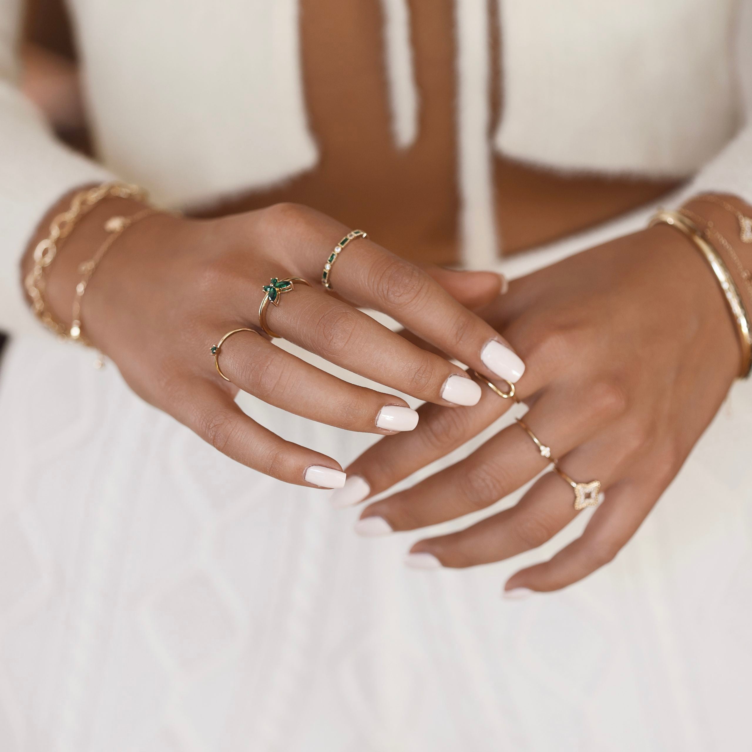 Bague dorée Arielle zircons verts - Bijou porté