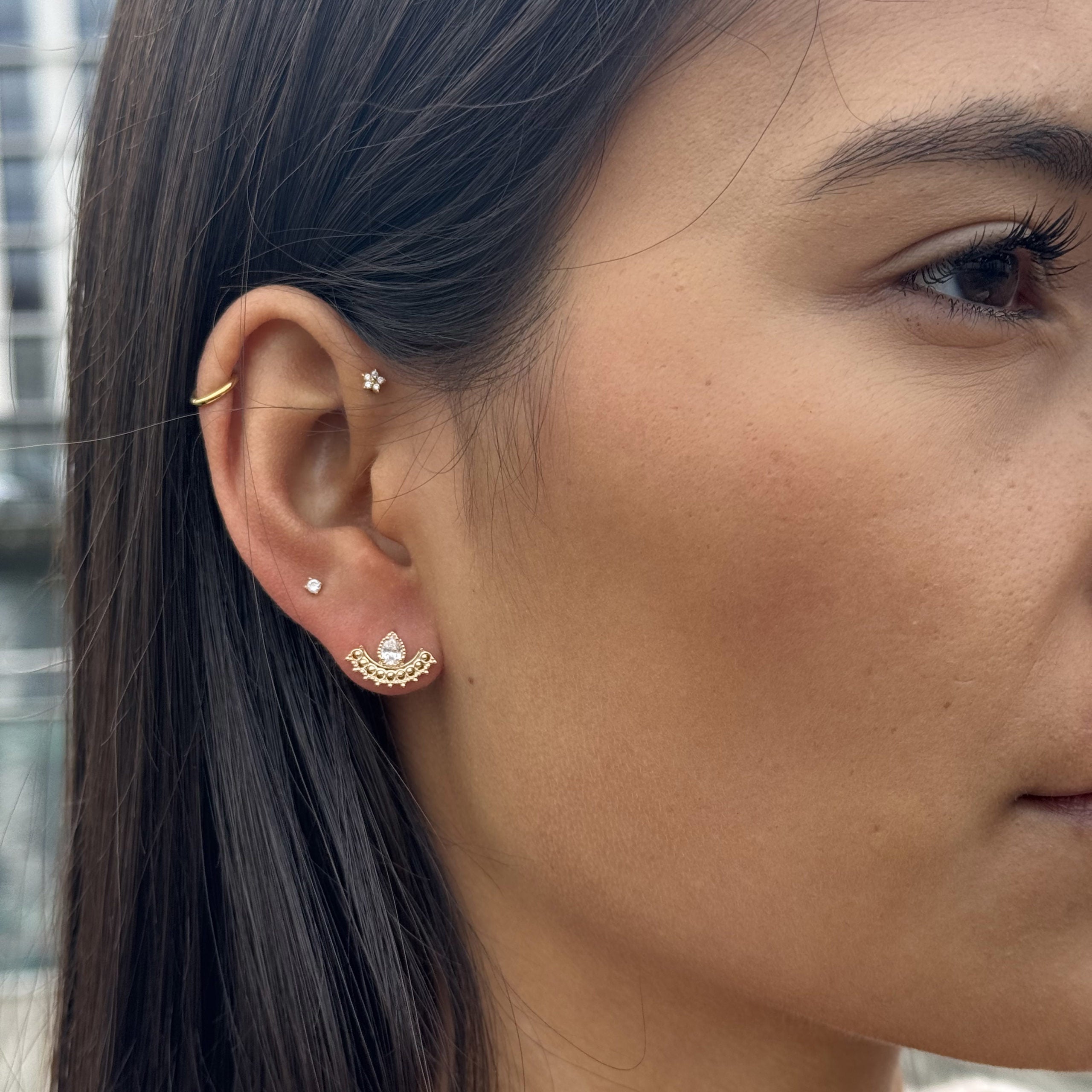 Boucles dorees zircon BENA - Bijou porté