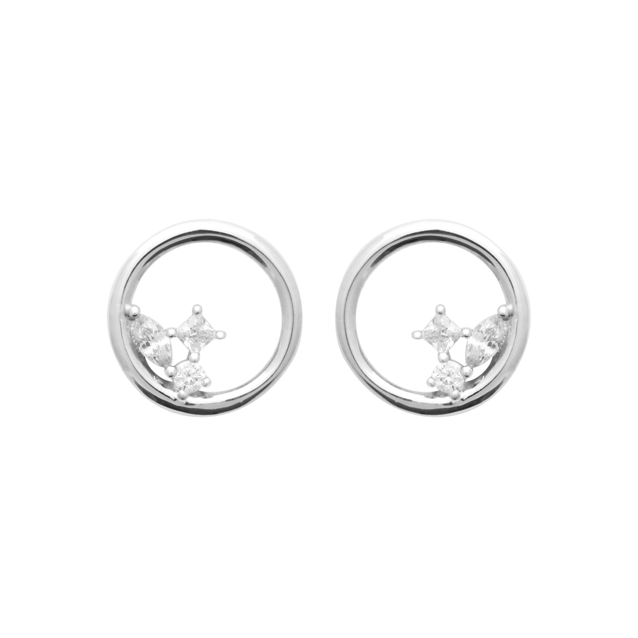 Boucles Dayana zircons argent 925 - Bijou photographié sur fond blanc
