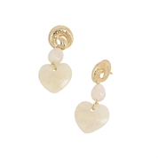 Boucles d'oreilles pendantes dorées Anelie avec cœur en acétate - Bijou photographié sur fond blanc
