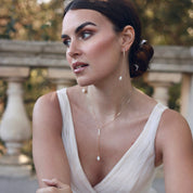 Boucles dorées zircons et nacre HORIA - Bijou porté