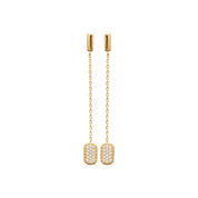Boucles d'oreilles pendantes dorees Linnea avec pendentifs rectangulaires sertis de zircons
- Bijou photographié sur fond blanc 