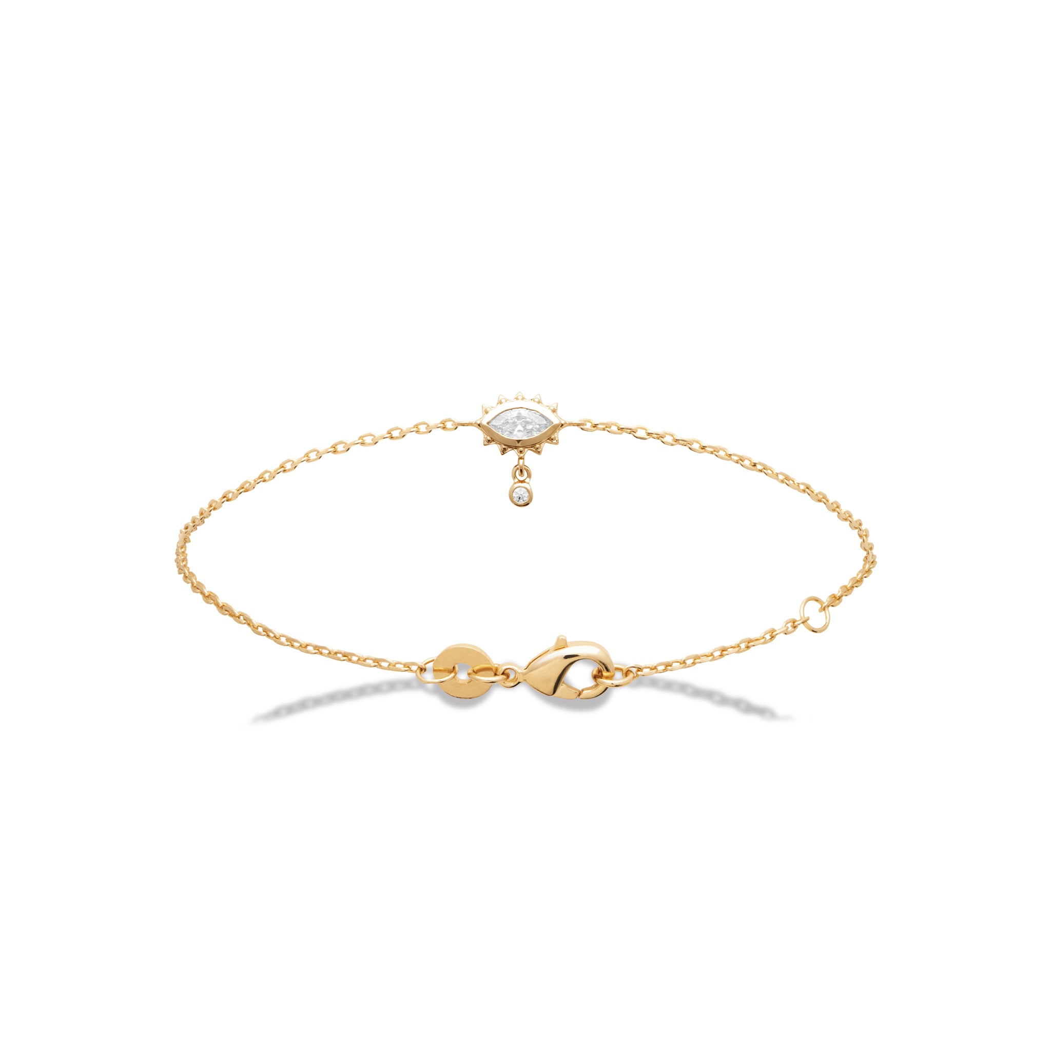 Bracelet doré chaîne avec œil orné d’un zircon et petit zircon pendant - Bijou photographié sur fond blanc 