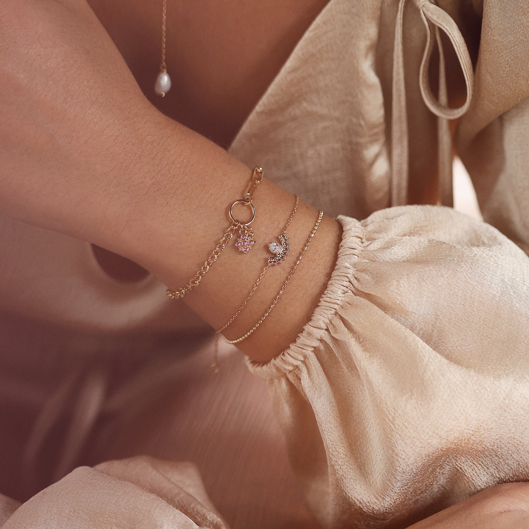 Bracelet doré zircon avec ornement - Bijou porté