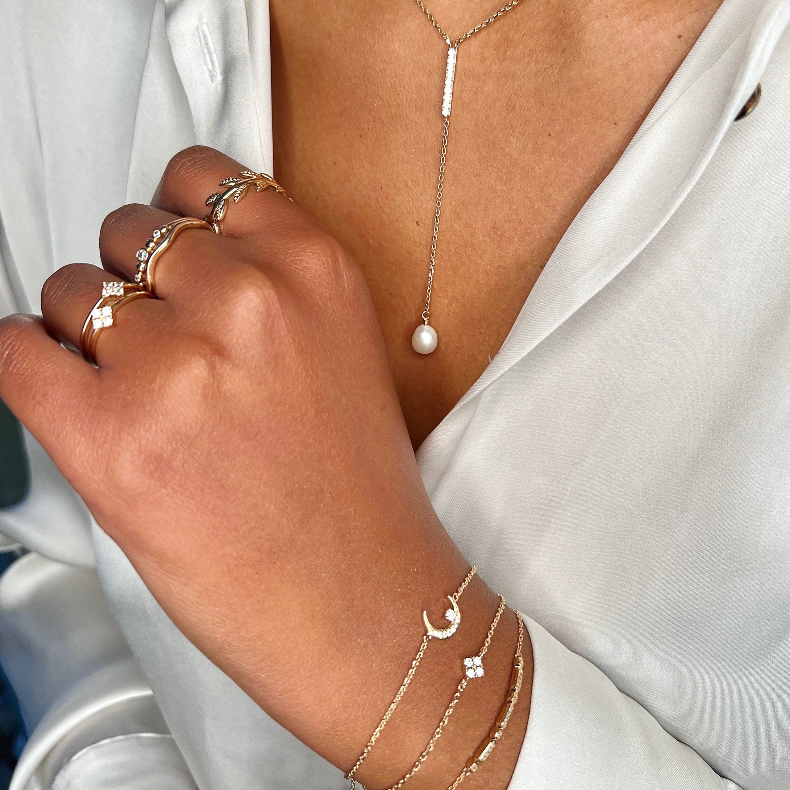 Bracelet doré Lulia lune serti de zircons - Bijou porté