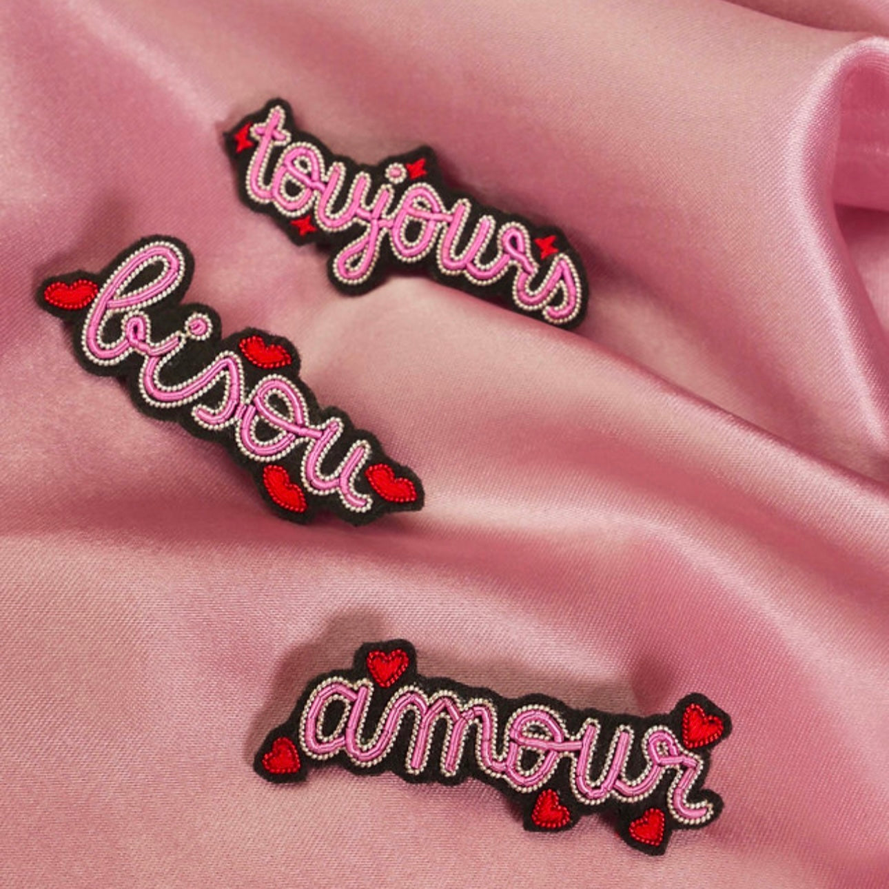 Broche TOUJOURS brodée