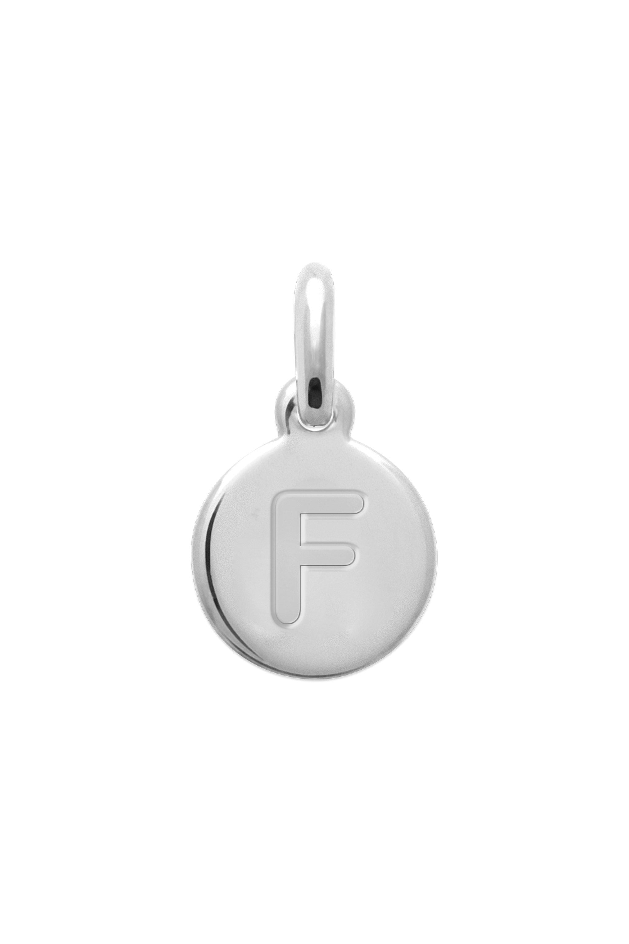 Charm argent mini médaillon lettre f - Bijou photographié sur fond blanc