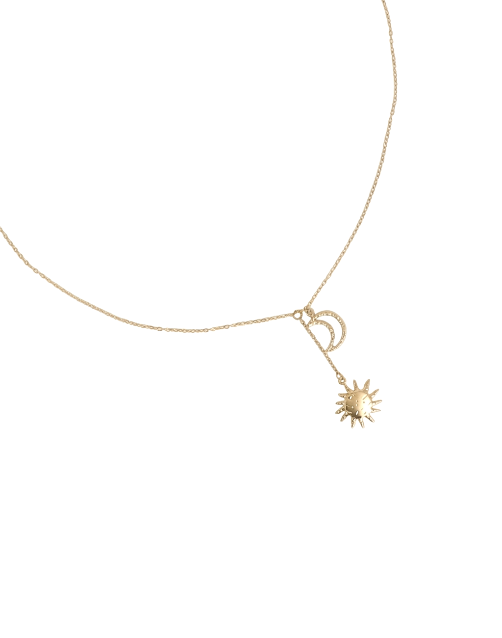 Collier doré Joely soleil et lune chaîne fine avec pendentifs soleil et lune ajourée - Bijou sur fond blanc 