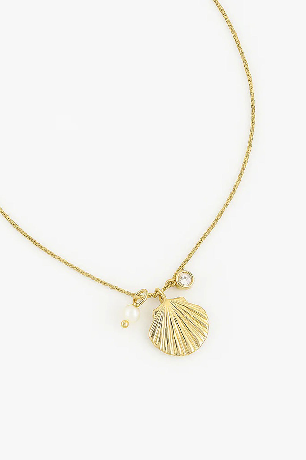 Collier doré nacre et zircon coquillage Sabina - Bijou photographié sur fond blanc