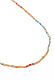Collier doré pierres naturelles Haba - Bijou photographié sur fond blanc