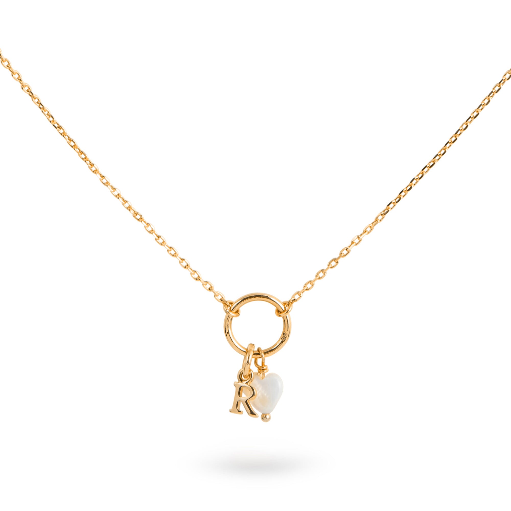 LILOU – Collier personnalisable doré avec un coeur en nacre - Photo sur fond blanc