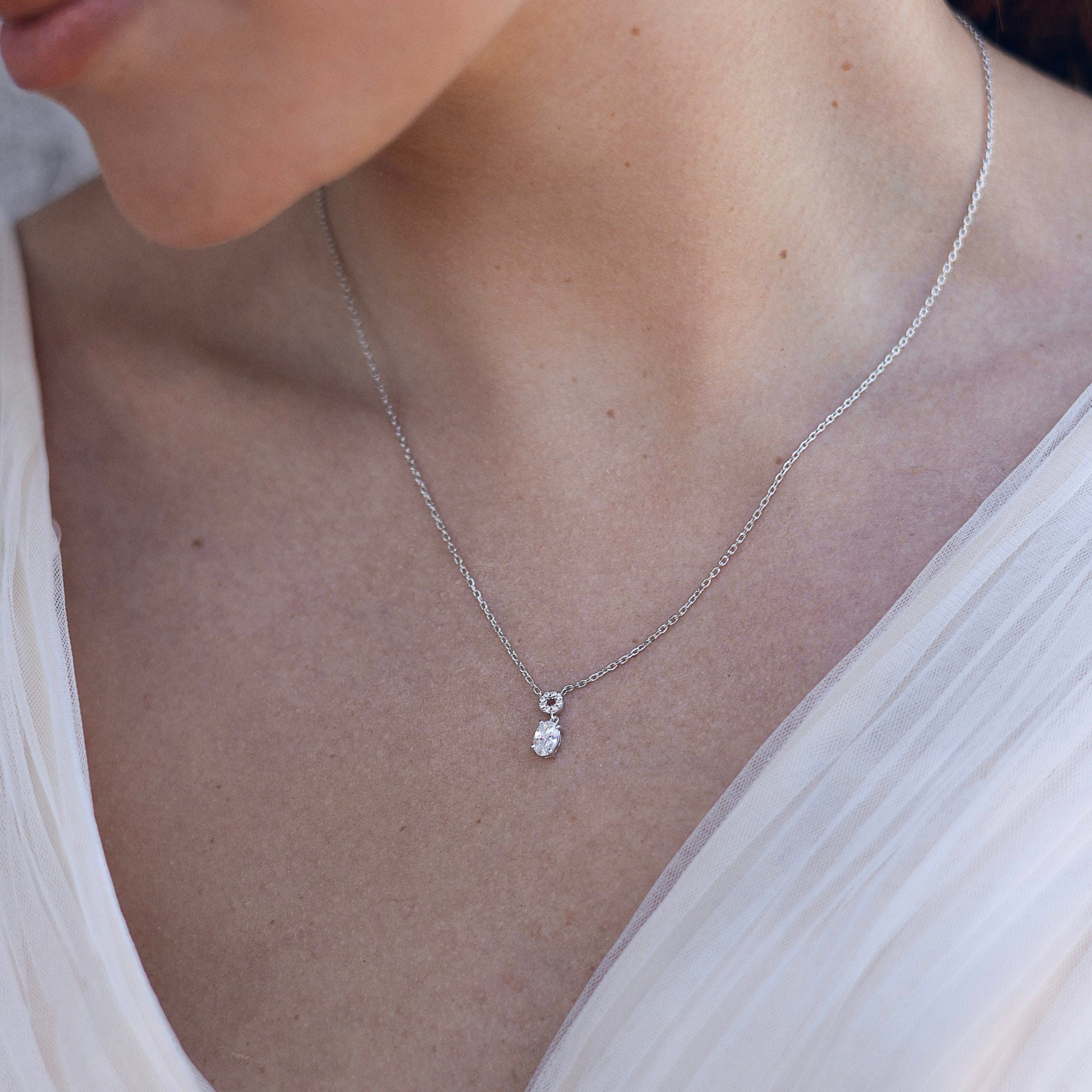 Collier argenté KILLIANE en argent 925 et zircons - Collection Cérémonie - Bijou porté
