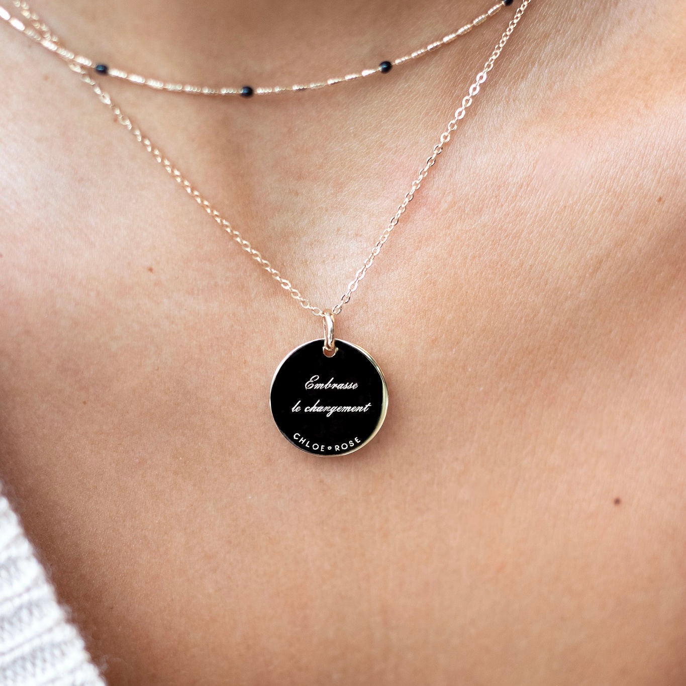 Collier Mantra Lune laiton doré 3 microns laiton doré 3 microns imaginé et créé par Chloé Rose - Bijou porté