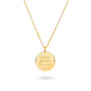 Collier doré signe astrologique Balance - Bijou photographié sur fond blanc
