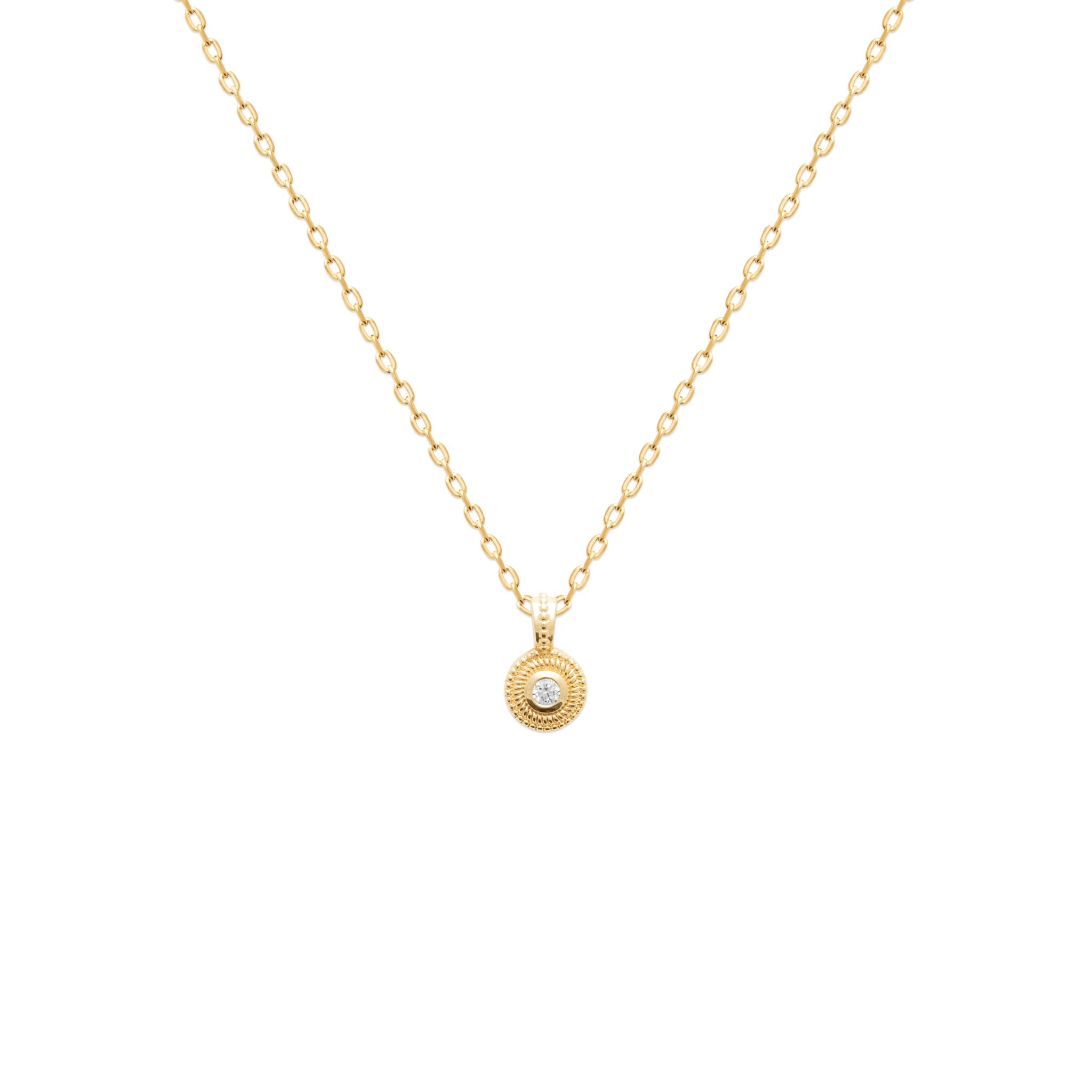 Collier doré Mindi - Bijou photographié sur fond blanc