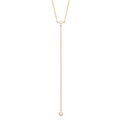 Collier cravate MIDYA en laiton doré 3 microns avec zircons - Collection Cérémonie - Bijou photographié sur fond blanc