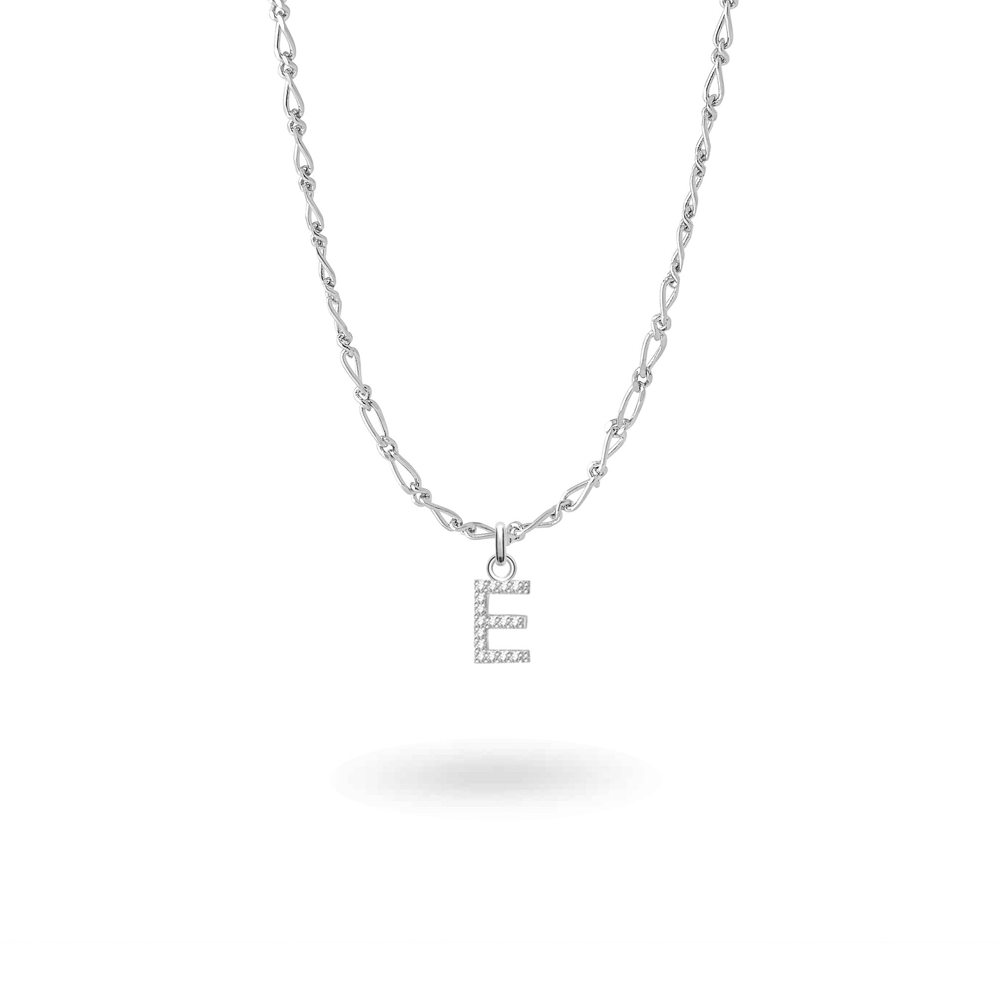 Collier personnalisable initiales et charms argent Marta - Bijou sur fond blanc