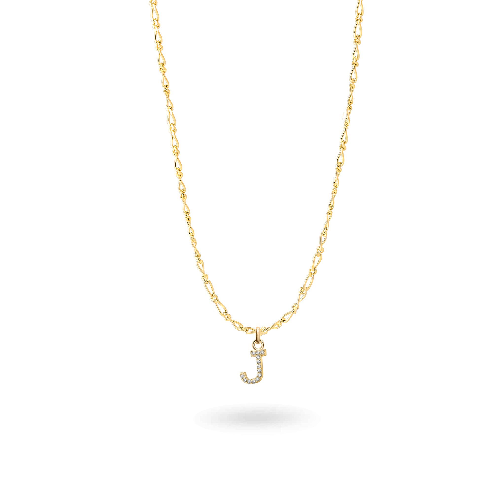 Collier personnalisable initiales et charms doré Marta - Bijou sur fond blanc
