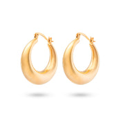 Boucles d'oreilles créoles dorées Cassidy épaisses et lisses - Bijou photographié sur fond blanc