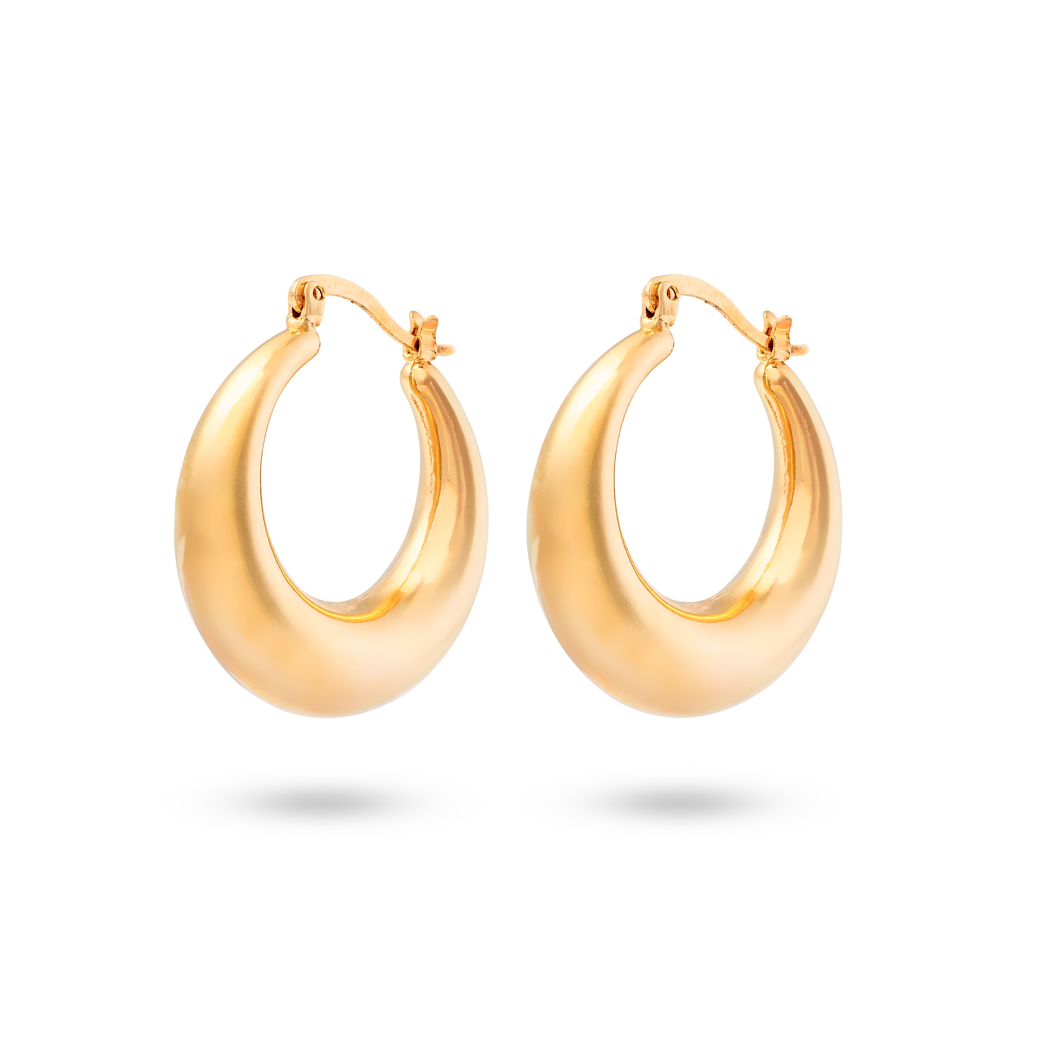 Boucles d'oreilles créoles dorées Cassidy épaisses et lisses - Bijou photographié sur fond blanc