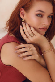 Bague dorée Adi soleil ajouré - Bijou porté