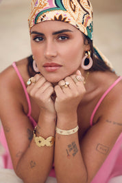Bague dorée Aurore pierre du soleil - Bijou porté