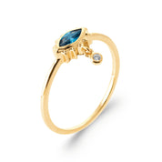 Bague dorée Camille bleu œil serti d'un zircon bleu avec un pendentif zircon blanc - Bijou photographié sur fond blanc