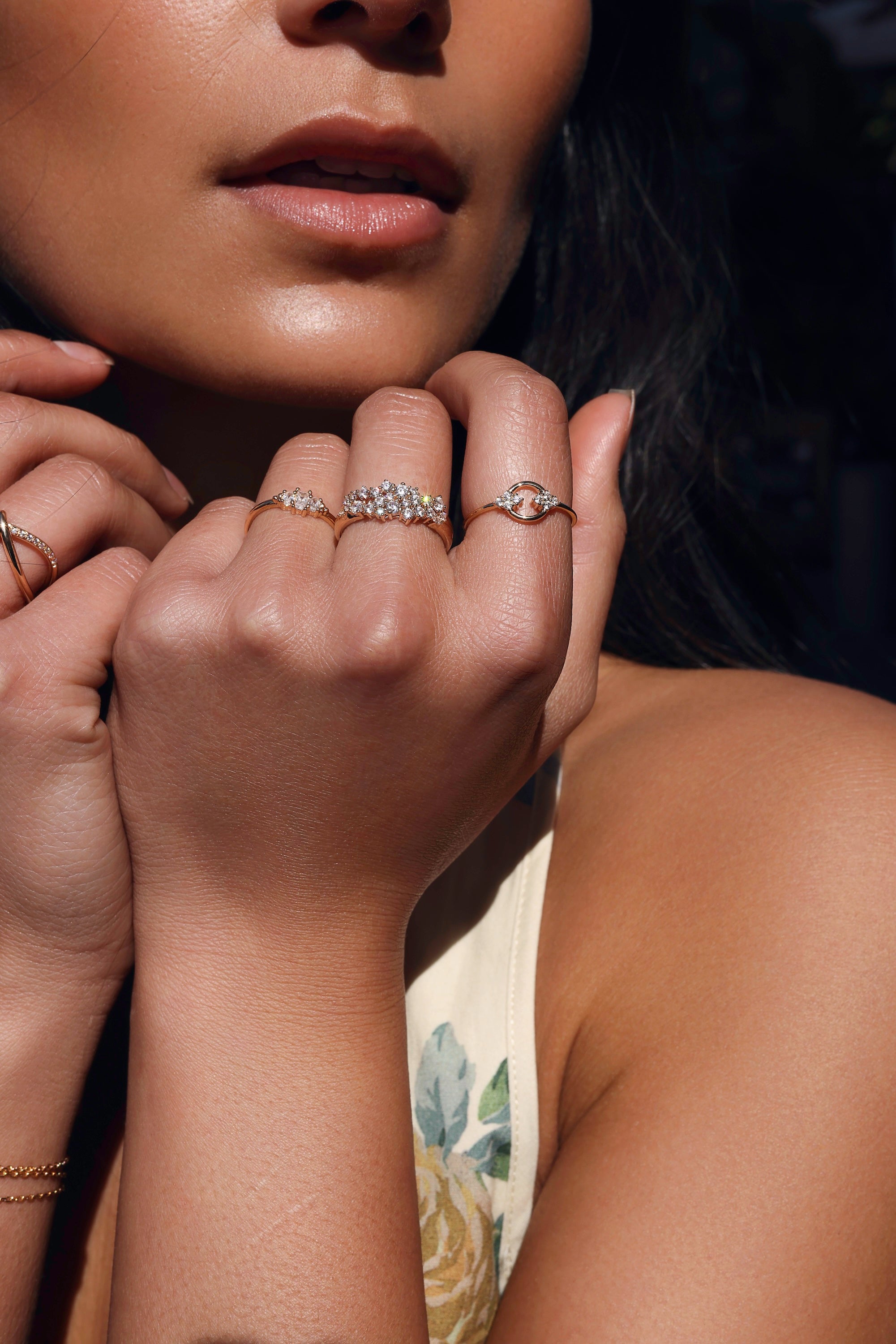 Bague dorée Carmina zircons - Bijou porté
