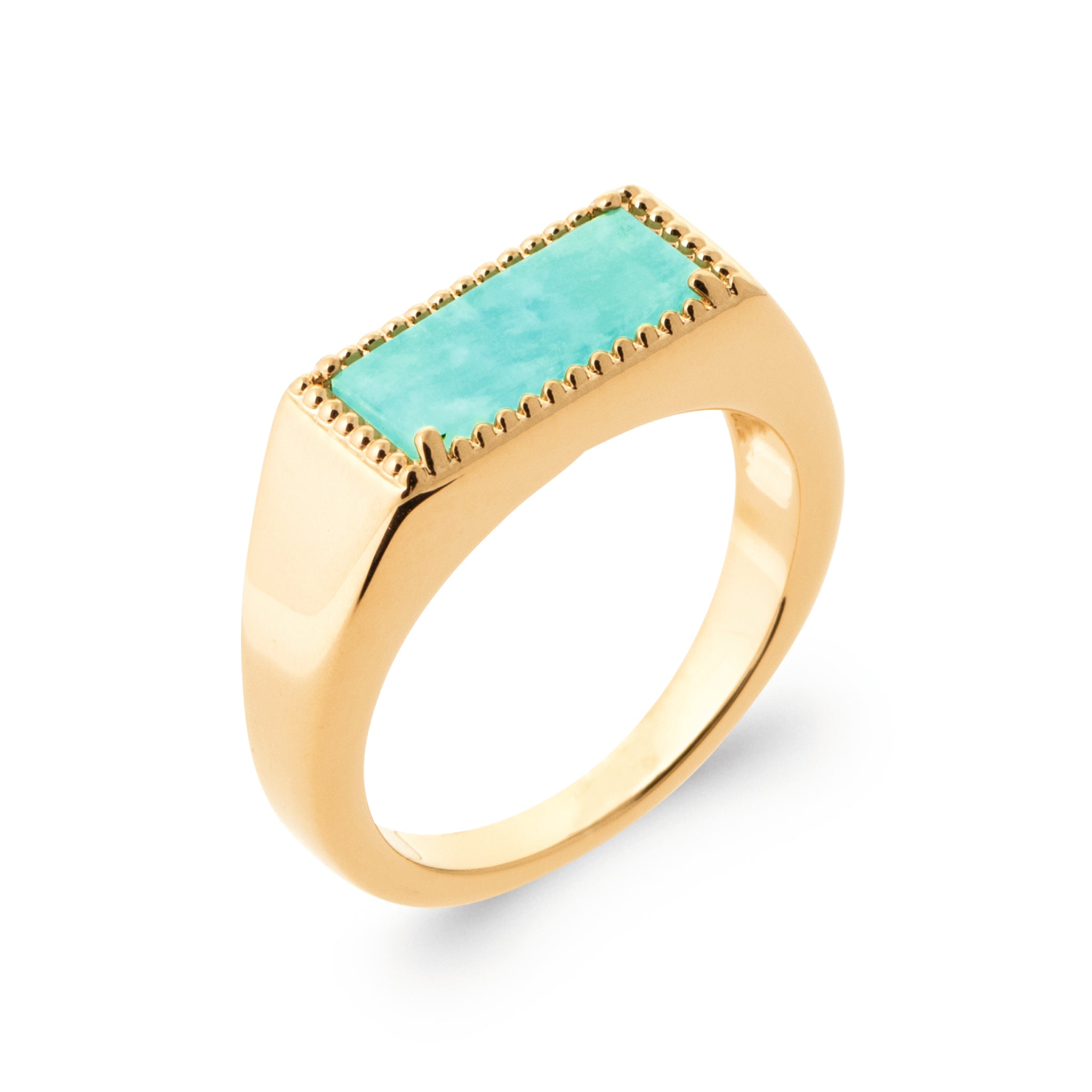 Bague dorée Delfina pierre rectangulaire amazonite - Bijou photographié sur fond blanc