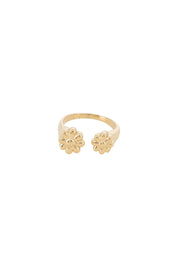 Bague dorée Delphine fleurs - Bijou photographié sur fond blanc