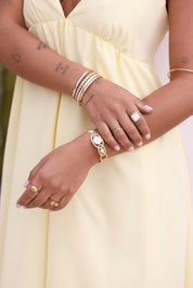 Bague dorée Lila portée