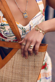 Bague dorée Marika grosse maille - Bijou porté