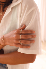 Bague dorée Marlow nœud zircons - Bijou porté