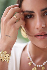 Bague dorée Naza étoile de mer - Bijou porté