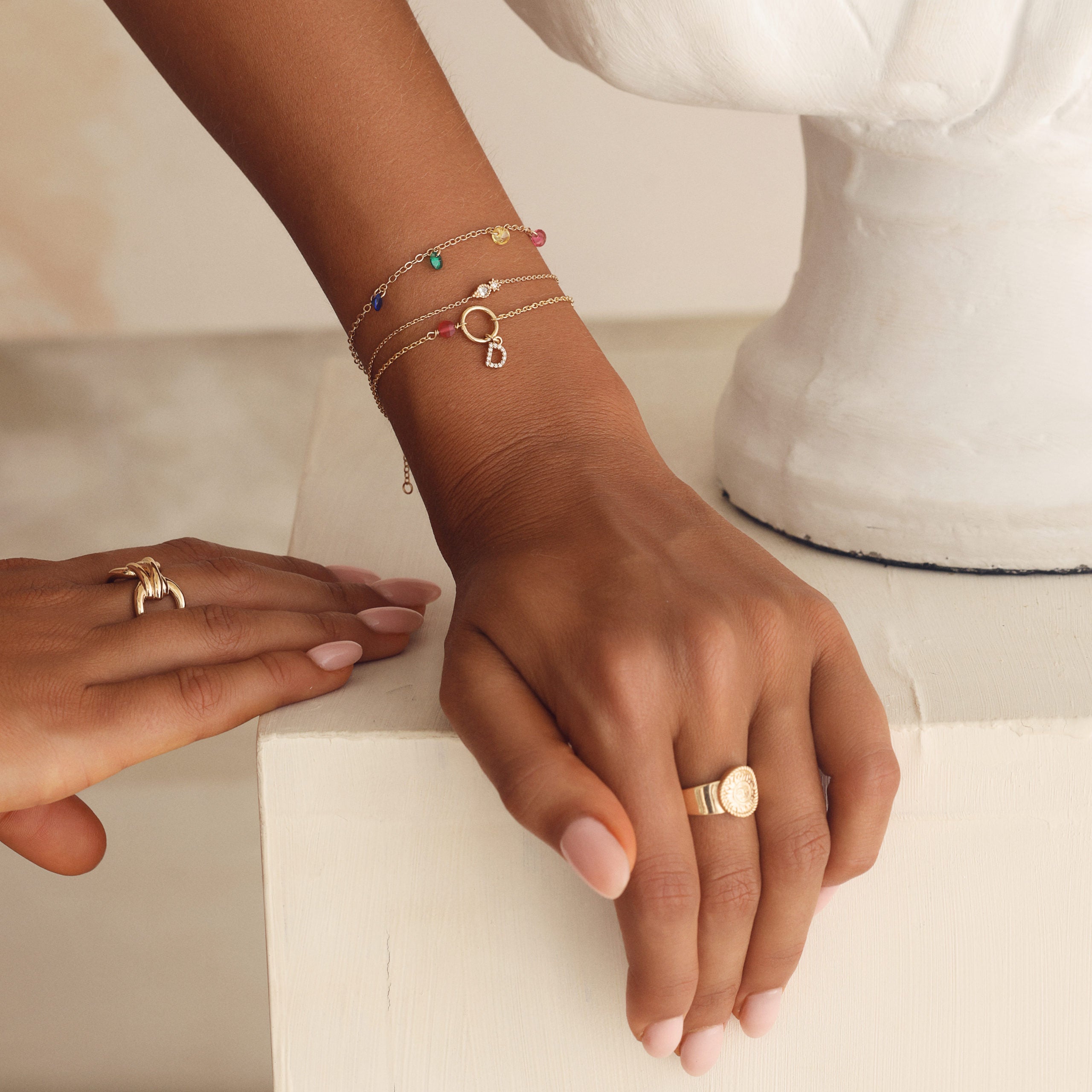 Bague dorée Talei chevalière soleil - Bijou porté
