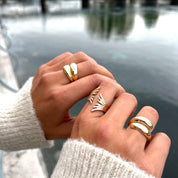 Bague dorée Timéa - Bijou porté