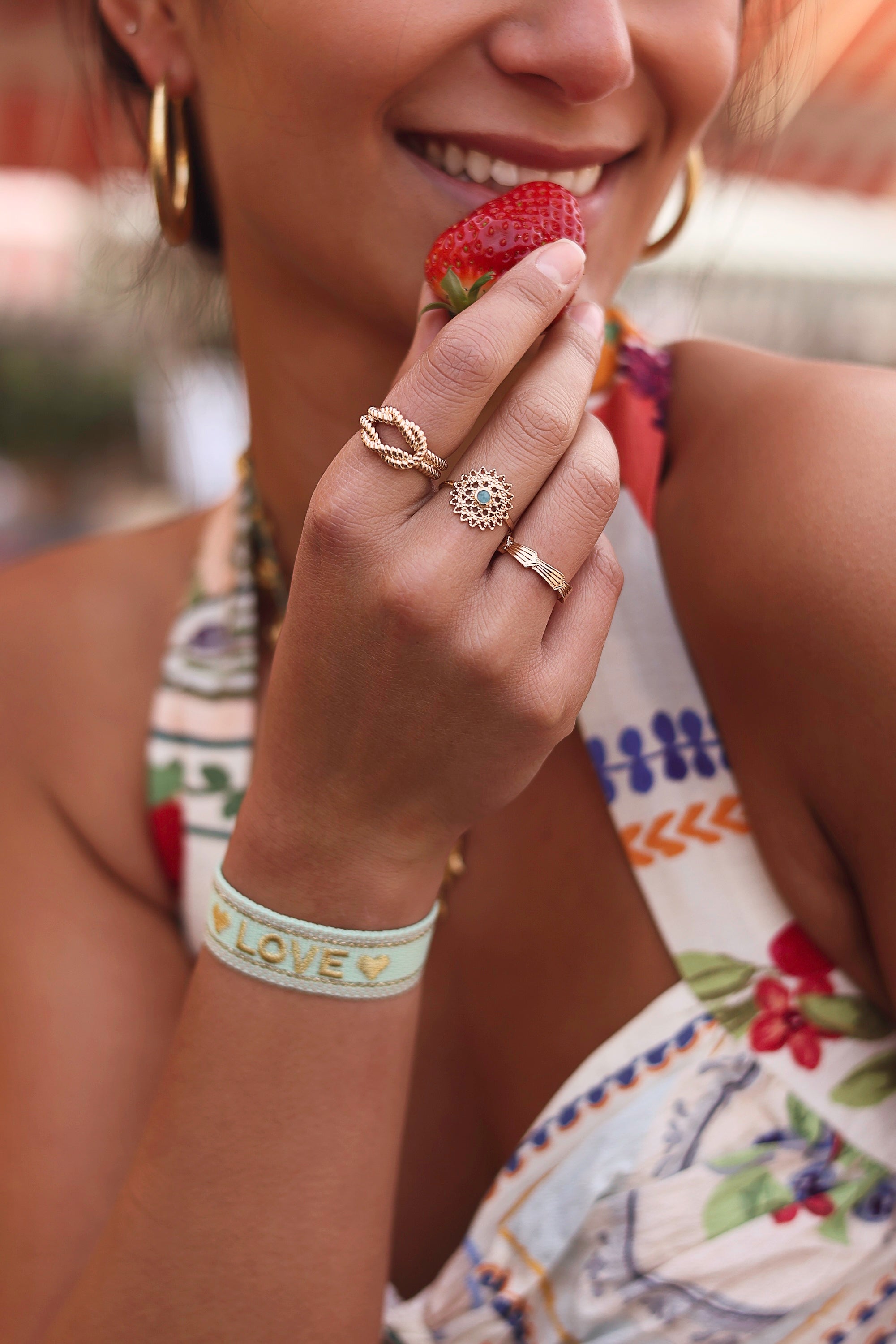 Bague dorée Tina zircons - Bijou porté