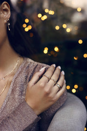 Bague dorée Nya épaisse avec motif torsadé - Bijou porté
