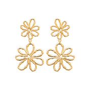 Boucles d'oreilles dorées Naja fleurs - Bijou photographié sur fond blanc