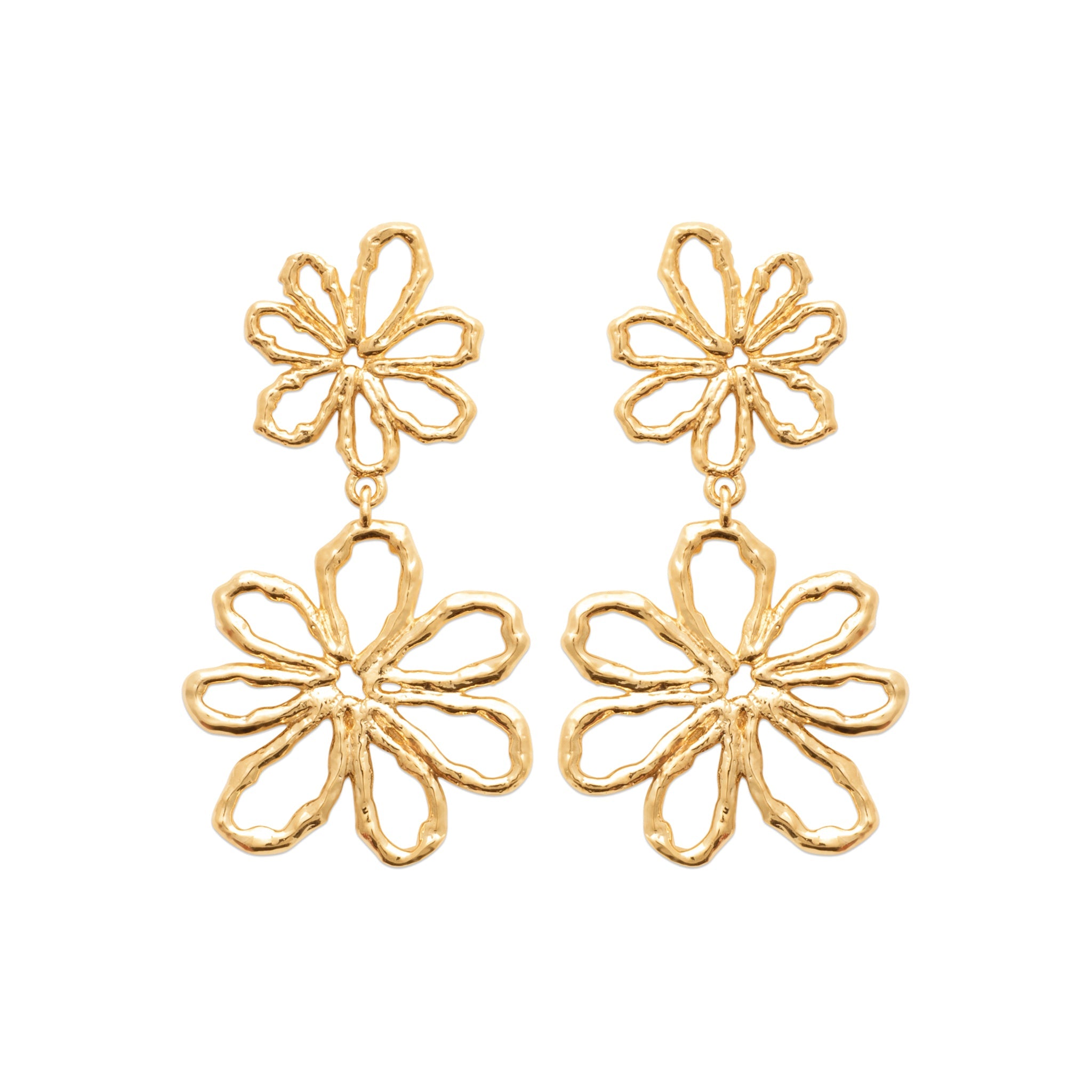 Boucles d'oreilles dorées Naja fleurs - Bijou photographié sur fond blanc