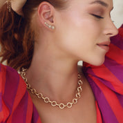 Boucles d'oreilles barrettes Enola dorées - Bijou porté