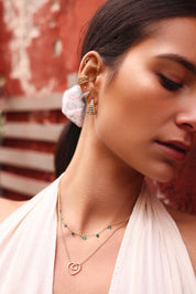 Boucles d'oreilles puces dorées Mini Yoko Zircons - Bijou porté