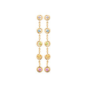 boucles d'oreilles pendantes dorées Rosie - Bijou photographié sur fond blanc